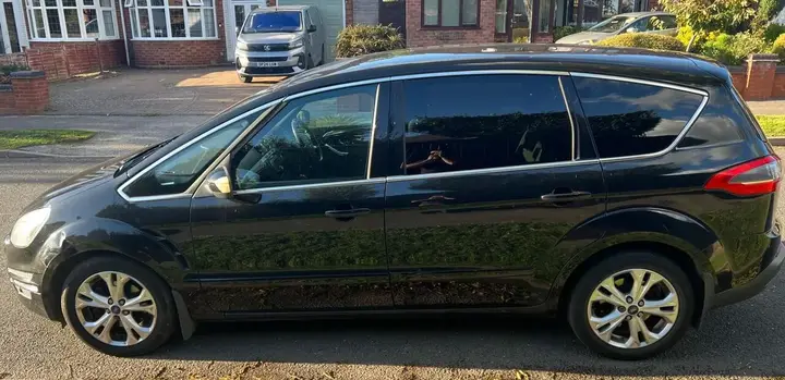 Ford S-Max 2012 photo 4