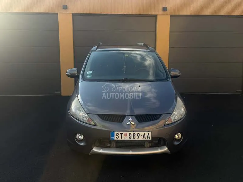 Mitsubishi Grandis 2010 photo 3