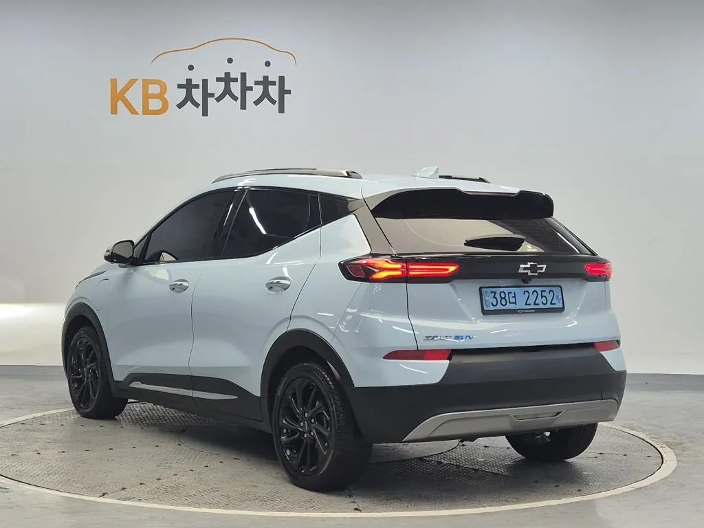 Chevrolet Bolt Euv 2023 photo 2