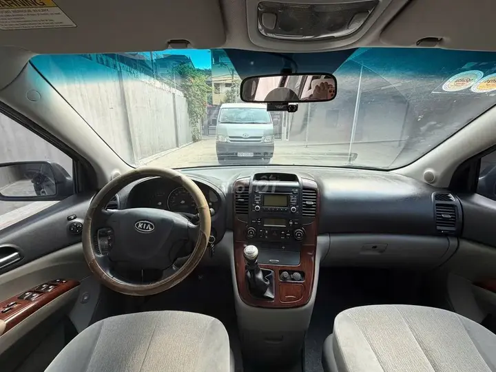 Kia Carnival 2009 photo 2
