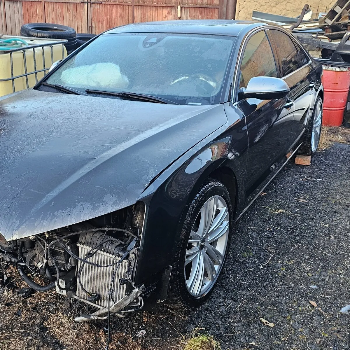 Audi A8 photo 5