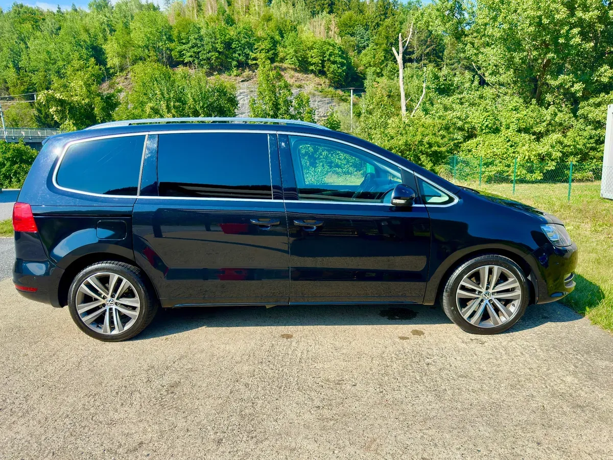 Volkswagen Sharan 2012 photo 2