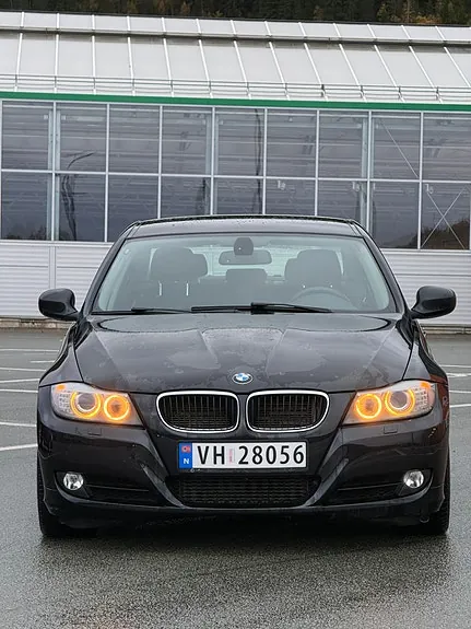BMW 3 Series 2010 photo 2