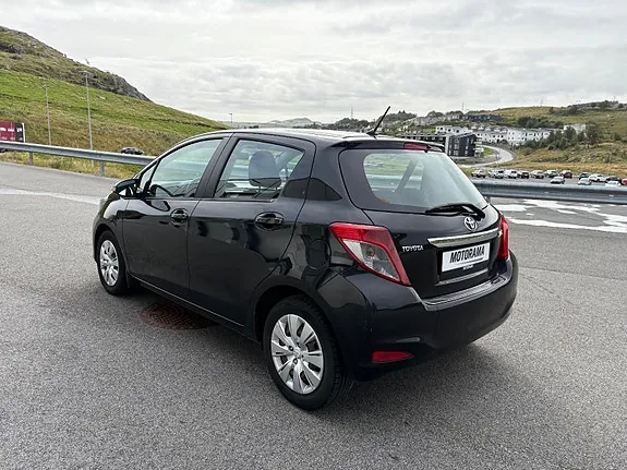 Toyota Yaris 2012 photo 5