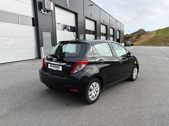 Toyota Yaris 2012 photo 3