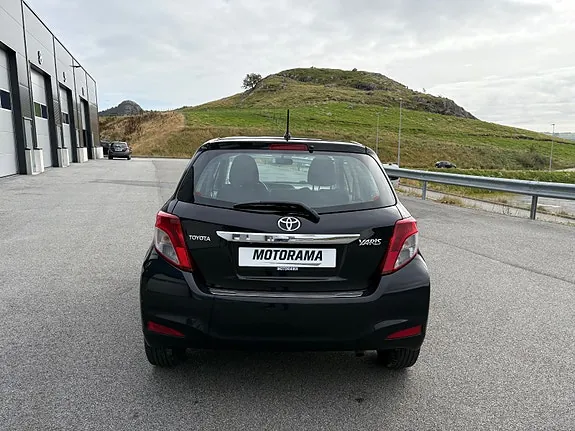 Toyota Yaris 2012 photo 4