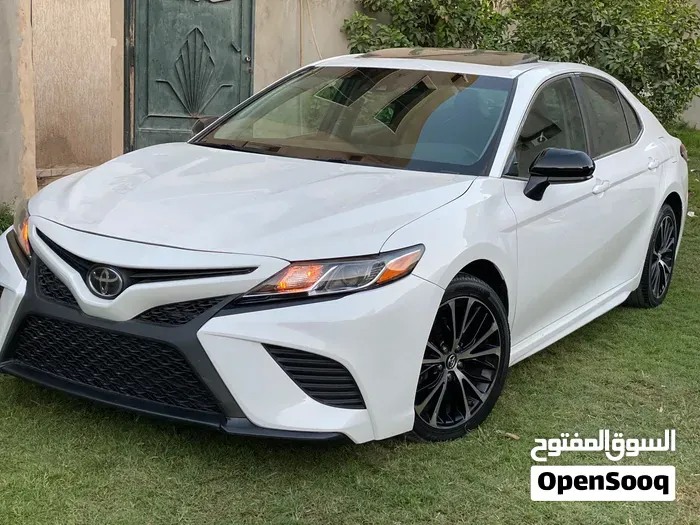 Toyota Camry 2018 photo 2
