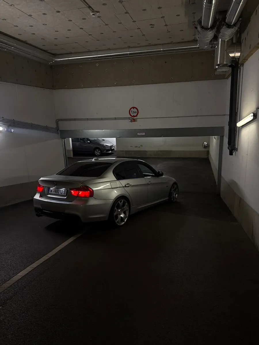 BMW 3 Series 2010 photo 3