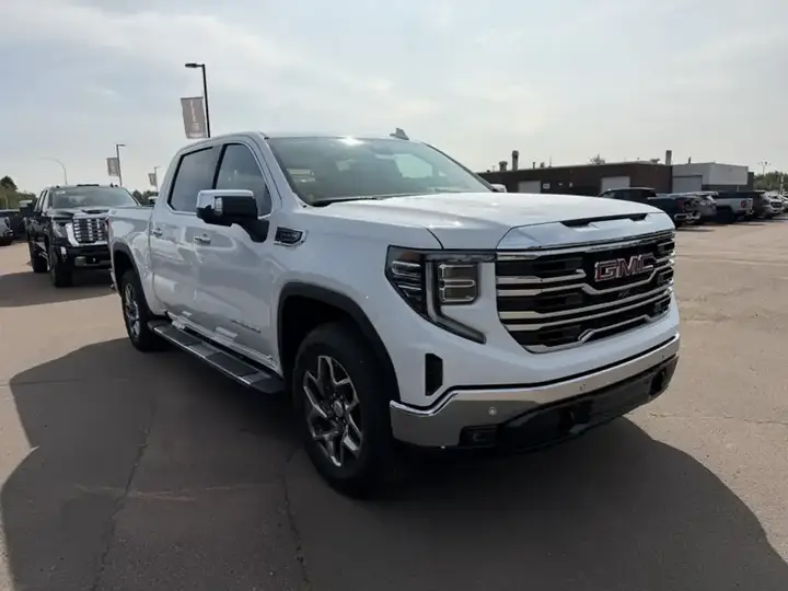 GMC Sierra 1500 2026 photo 2