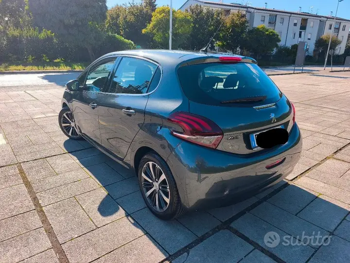 Peugeot 208 2017 photo 3