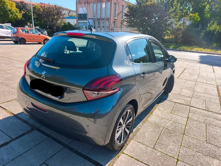 Peugeot 208 2017 photo 2
