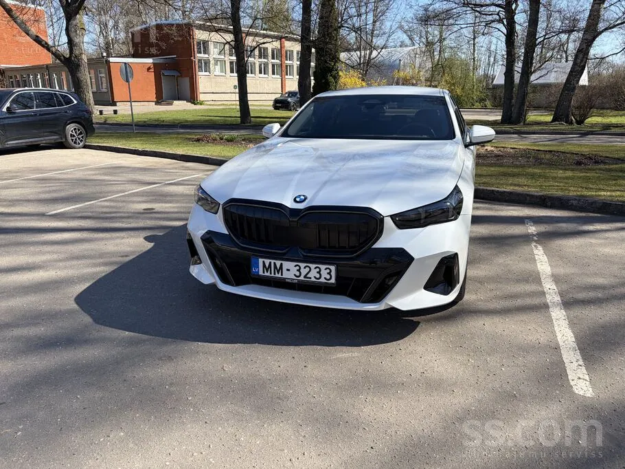 BMW 520I 2023 photo 2
