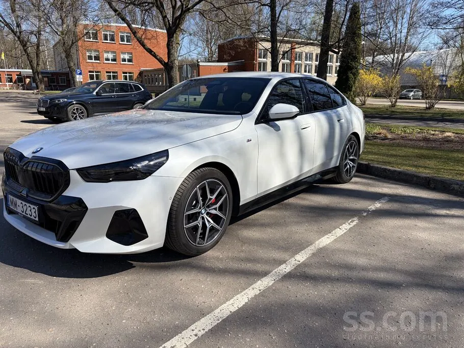 BMW 520I 2023 photo 3
