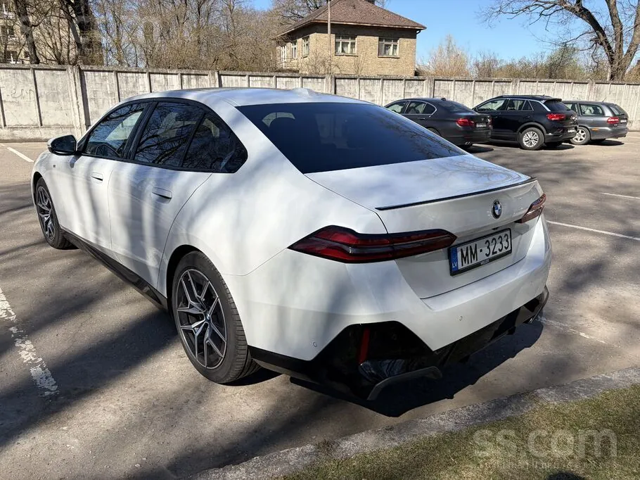 BMW 520I 2023 photo 5
