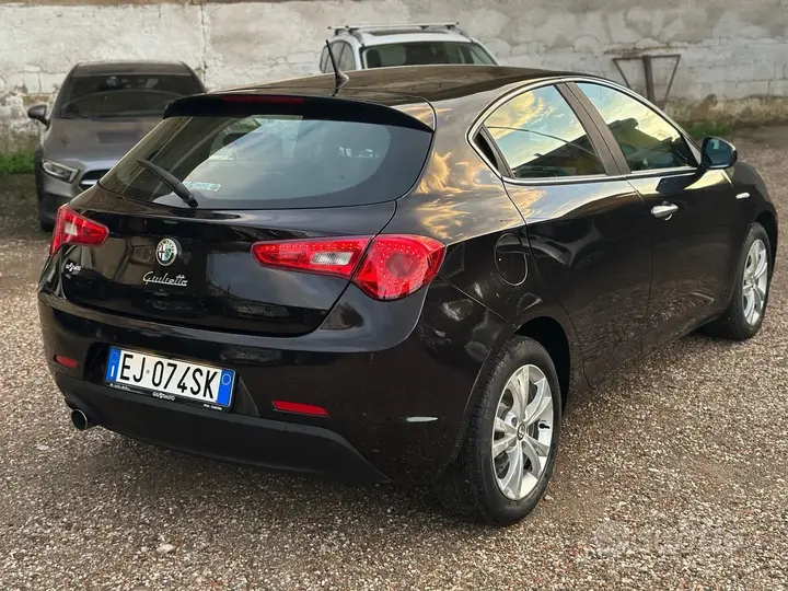 Alfa Romeo Giulietta 2011 photo 3