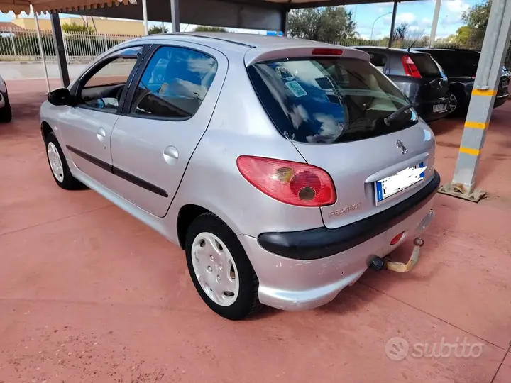 Peugeot 206 2003 photo 2