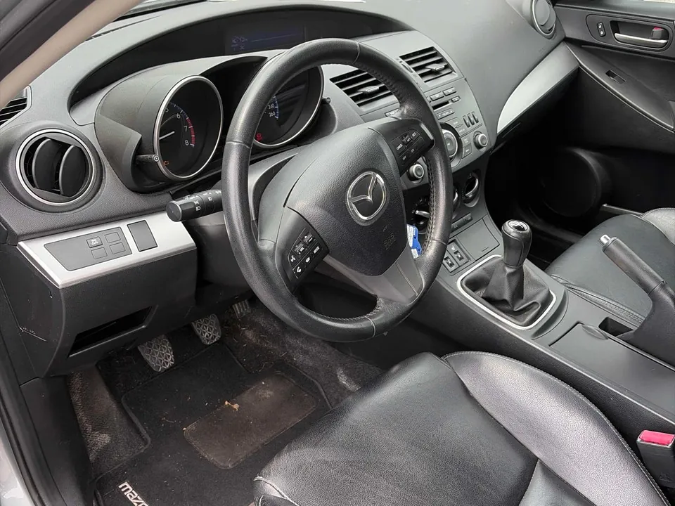 Mazda Mazda3 2012 photo 4