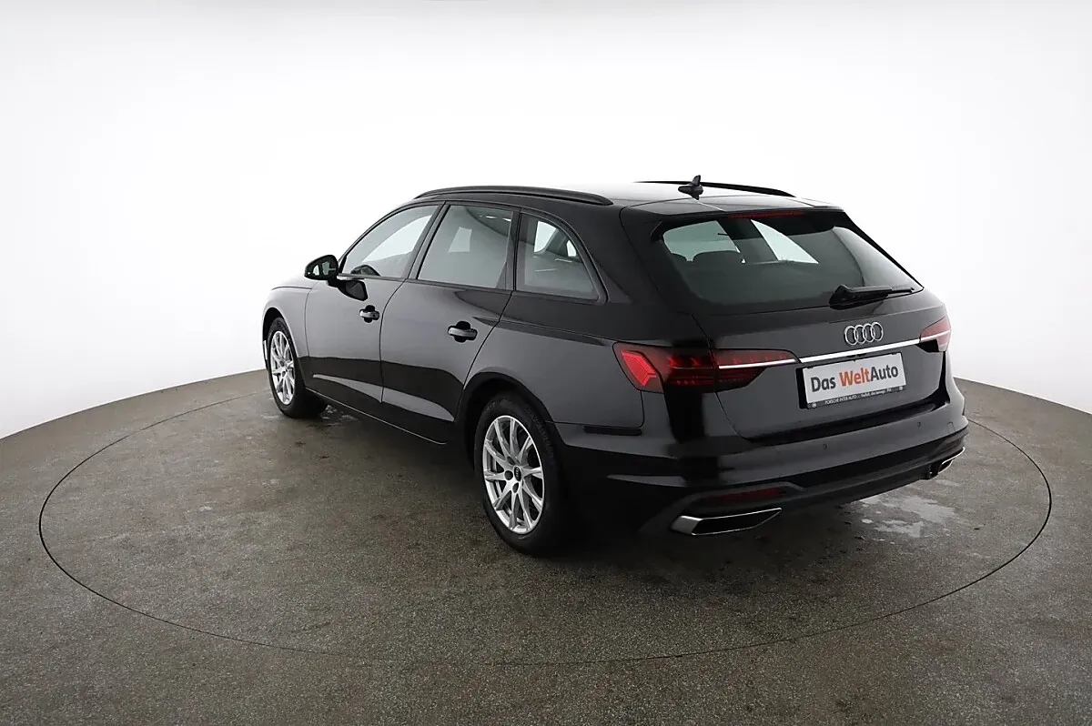 Audi A4 2022 photo 2