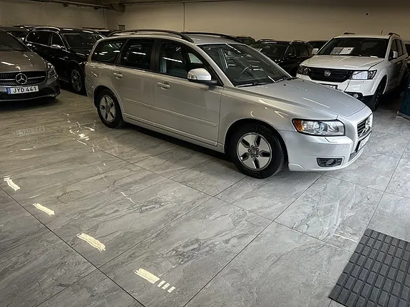 Volvo V50 2011 photo 2