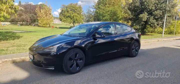 Tesla Model 3 2023 photo 4