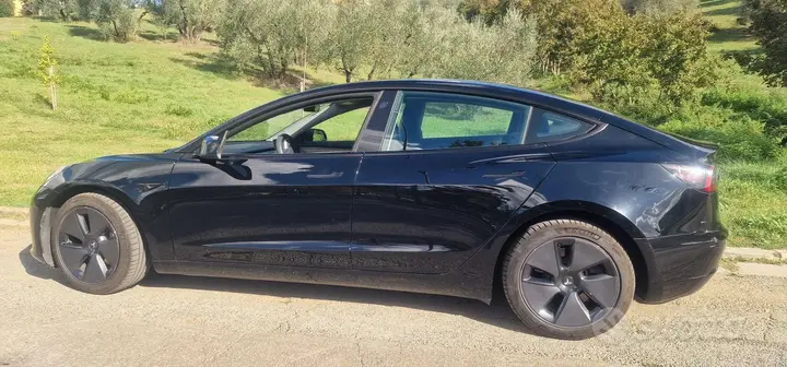 Tesla Model 3 2023 photo 2