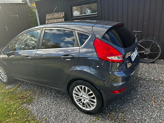 Ford Fiesta 2012 photo 2