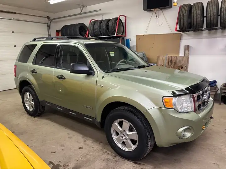 Ford Escape 2008 photo 2
