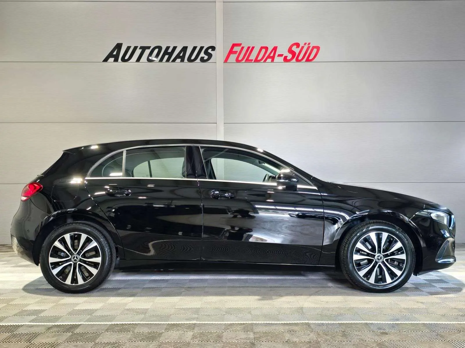 Mercedes-Benz A250E 2021 photo 3