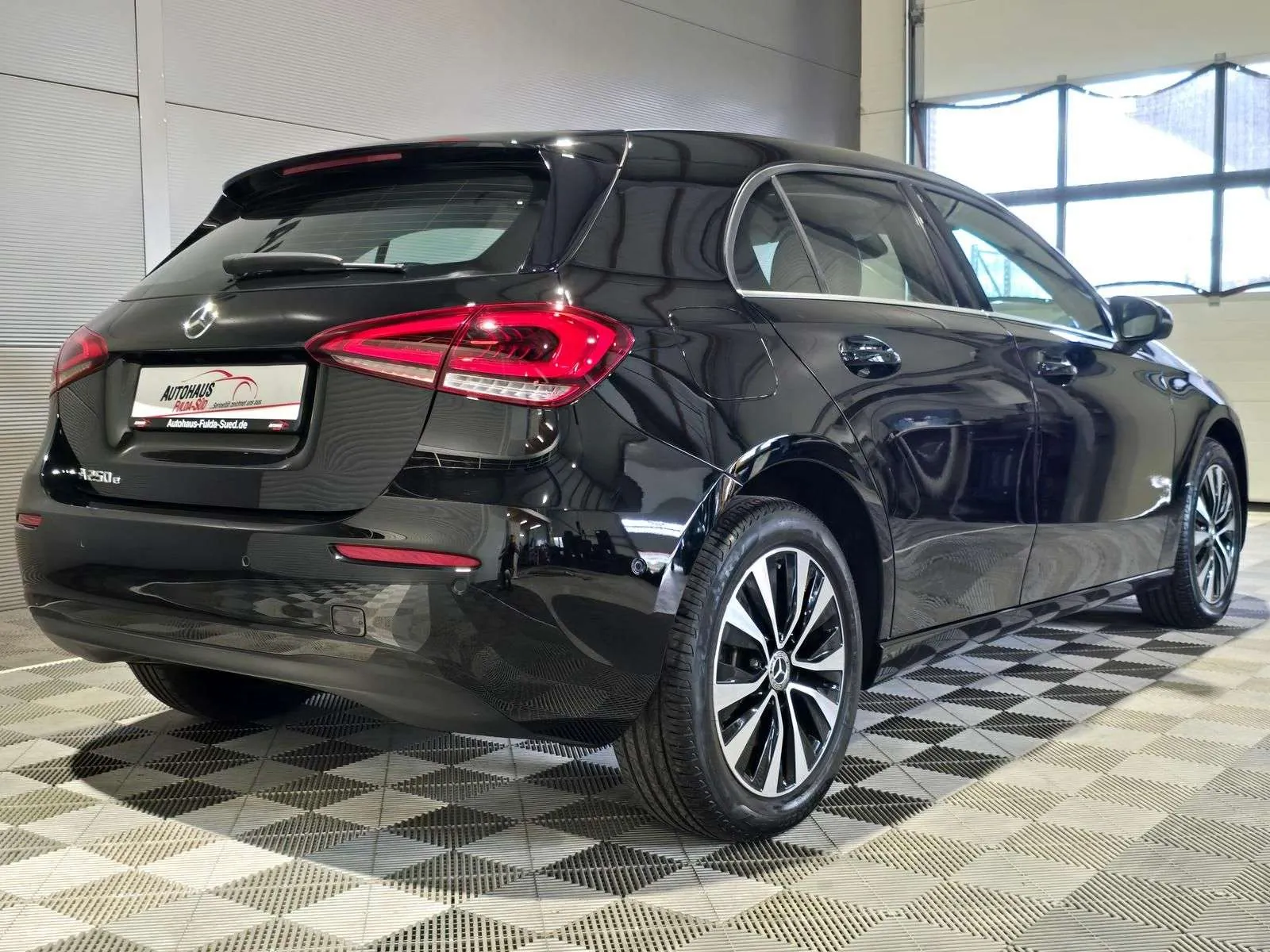 Mercedes-Benz A250E 2021 photo 4