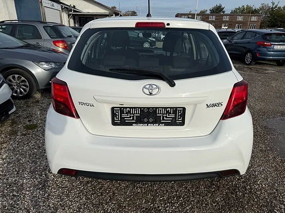 Toyota Yaris 2015 photo 5