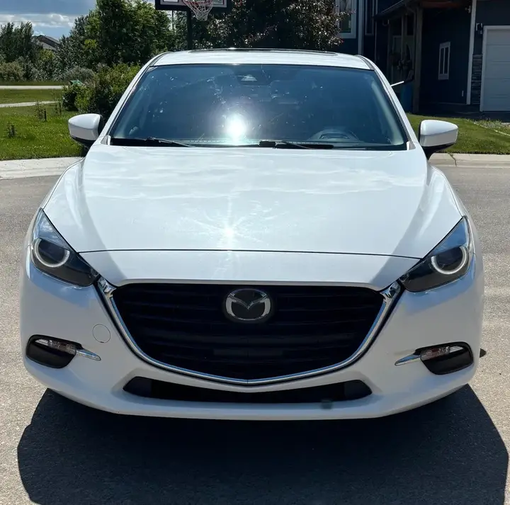 Mazda 3 2018 photo 2