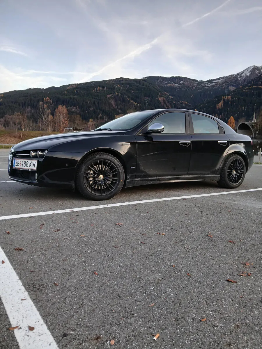 Alfa Romeo 159 2010 photo 2