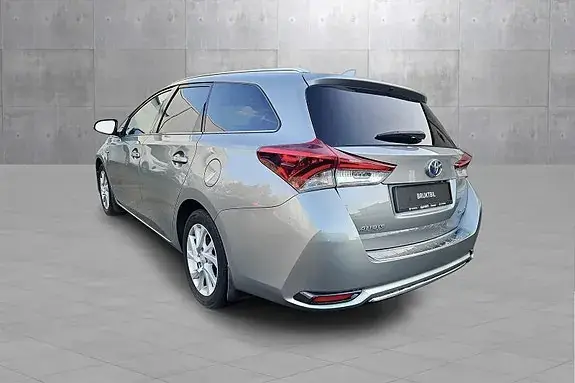Toyota Auris 2017 photo 3