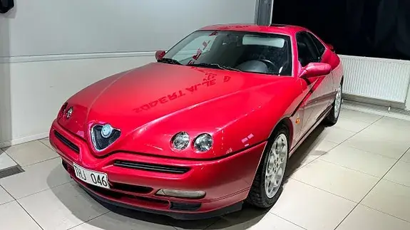 Alfa Romeo Gtv 2001 photo 2