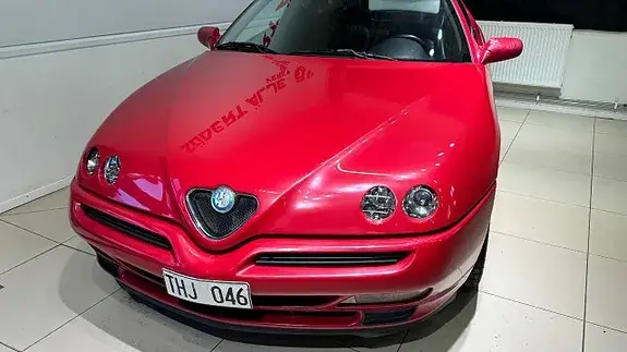 Alfa Romeo Gtv 2001 photo 3