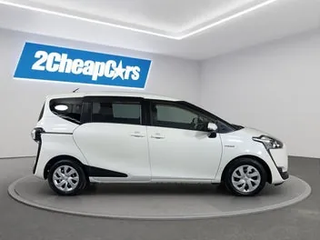Toyota Sienta 2015 photo 5