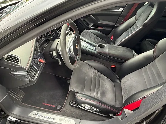 Porsche Panamera Gts 2013 photo 2