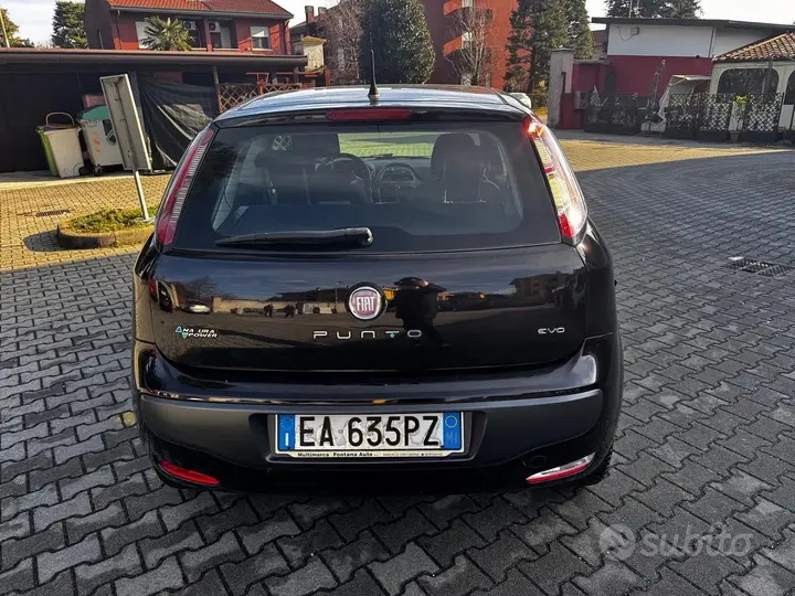 Fiat Grande Punto 2010 photo 4