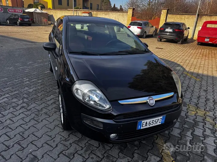 Fiat Grande Punto 2010 photo 2