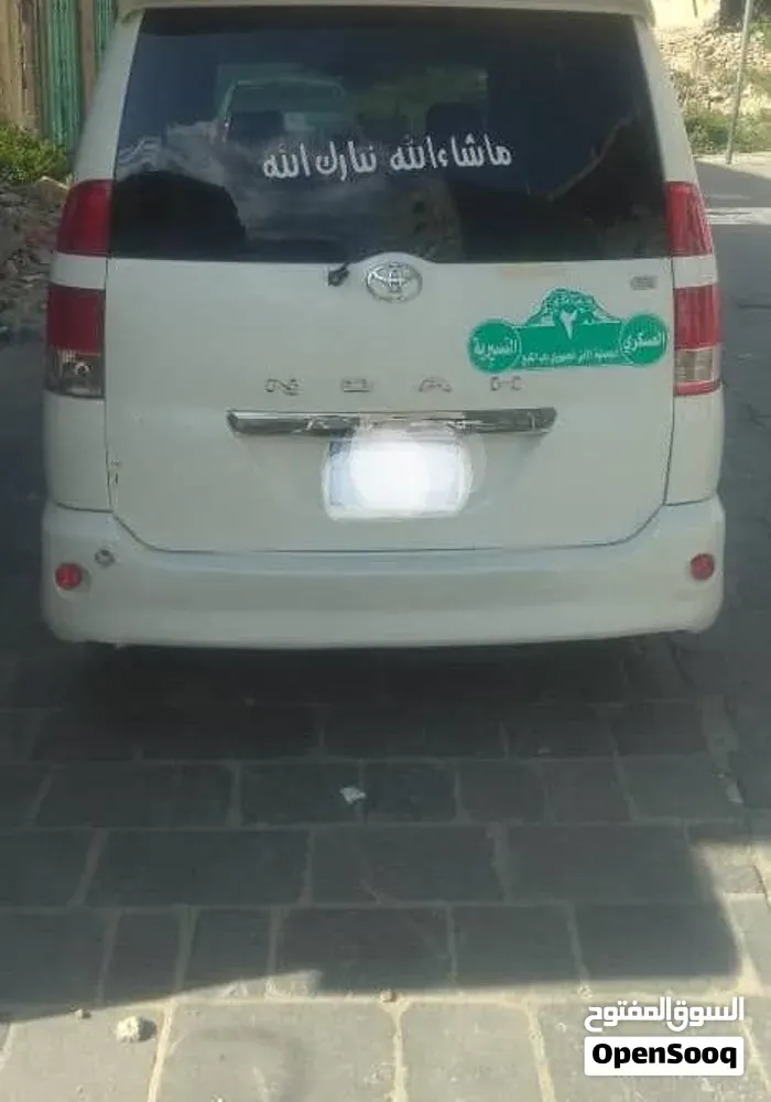 Toyota Voxy 2006 photo 3