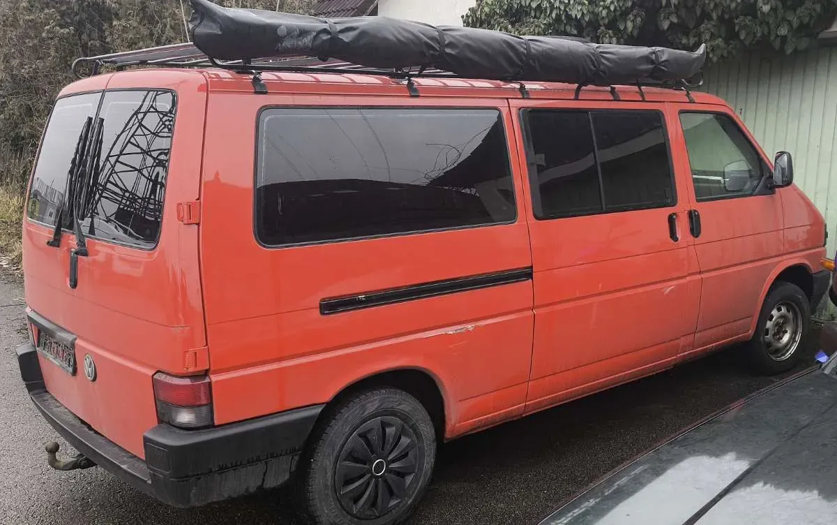 Volkswagen T4 1993 photo 2