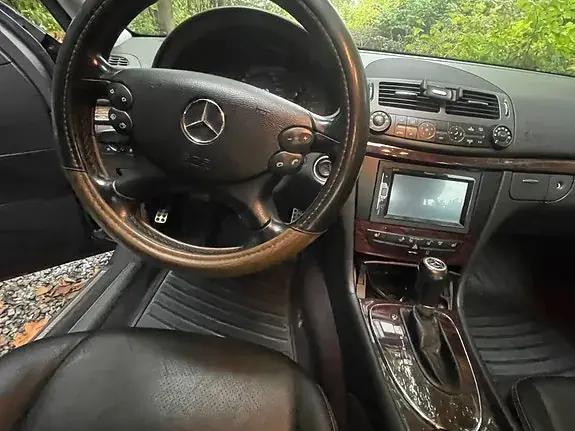 Mercedes-Benz E 200 2005 photo 3