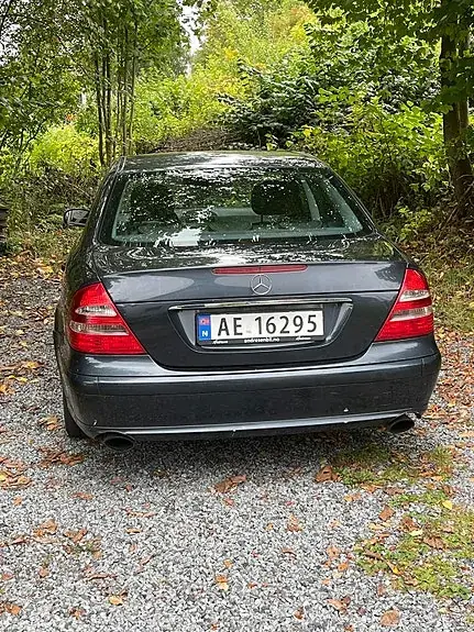 Mercedes-Benz E 200 2005 photo 2