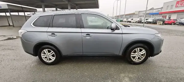 Mitsubishi Outlander 2015 photo 2