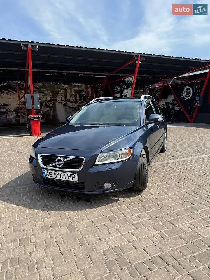 Volvo V50 2011 photo 2