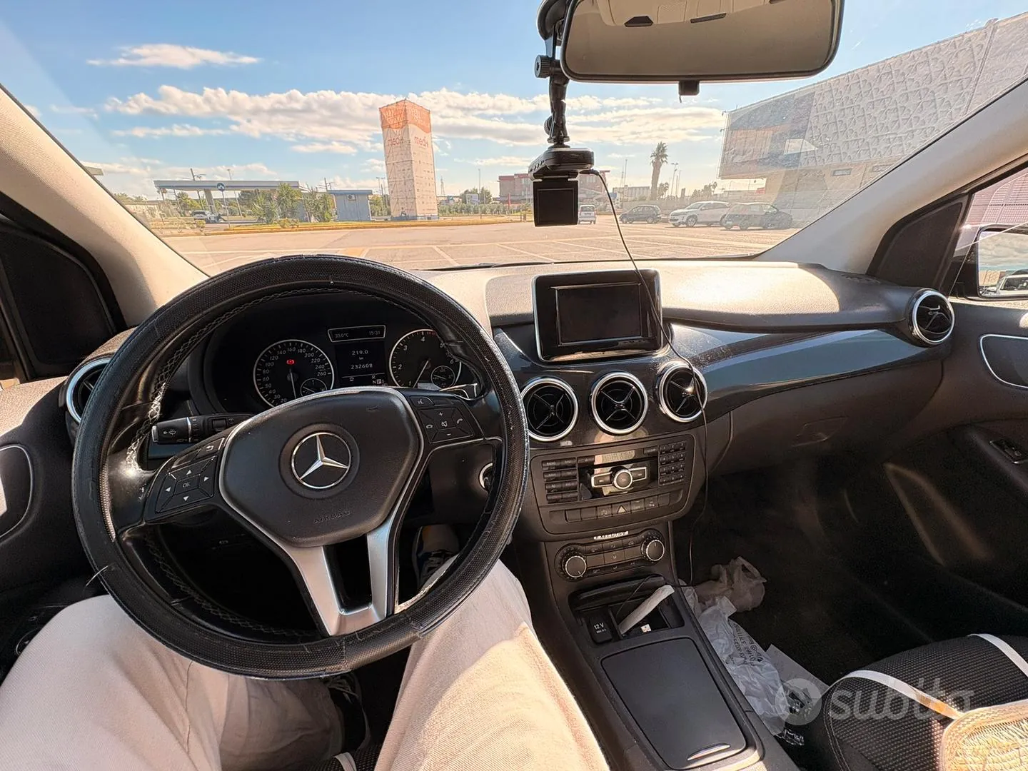 Mercedes-Benz B180 2012 photo 2