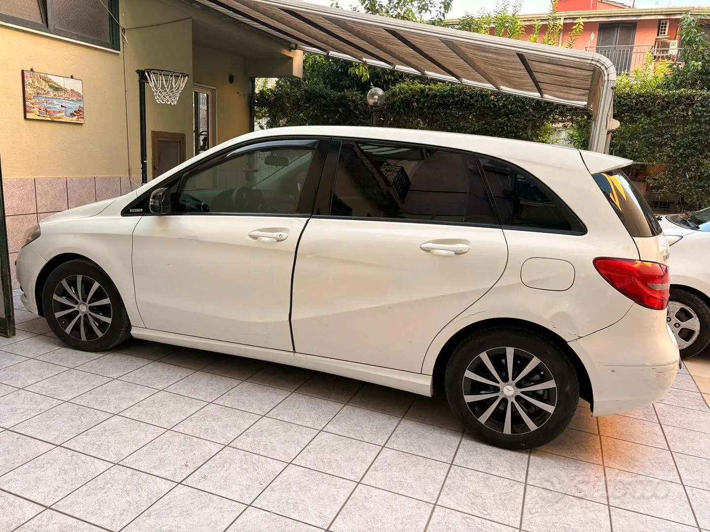 Mercedes-Benz B180