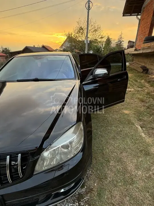 Mercedes-Benz C 320 2009 photo 2