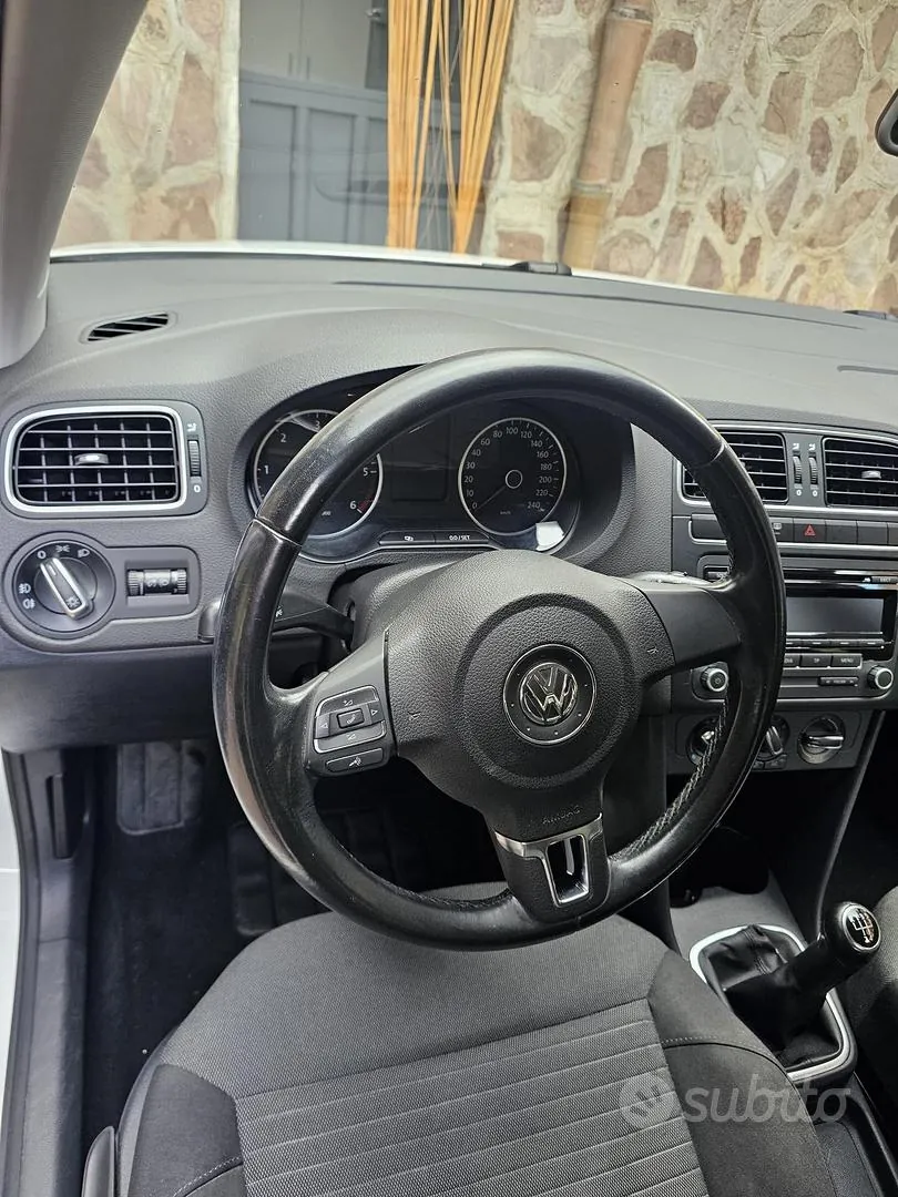 Volkswagen Polo 2012 photo 4