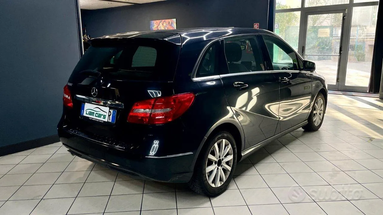 Mercedes-Benz B 180 2011 photo 4